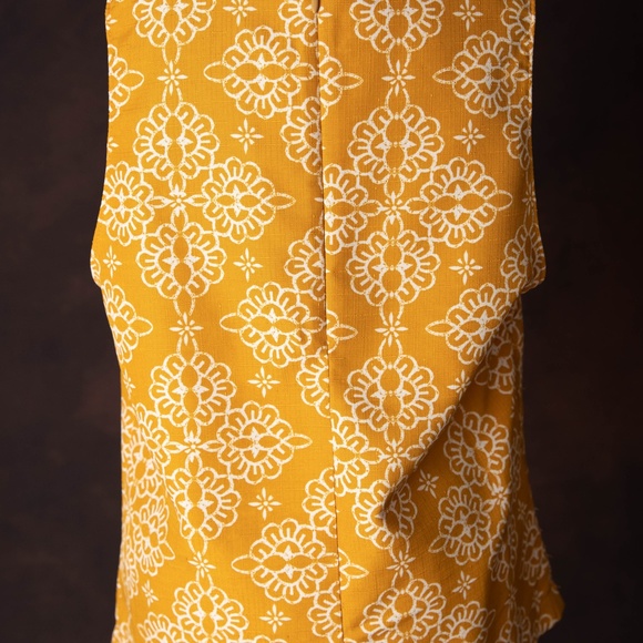 Sleeveless Blouse (S) - Picture 3 of 3